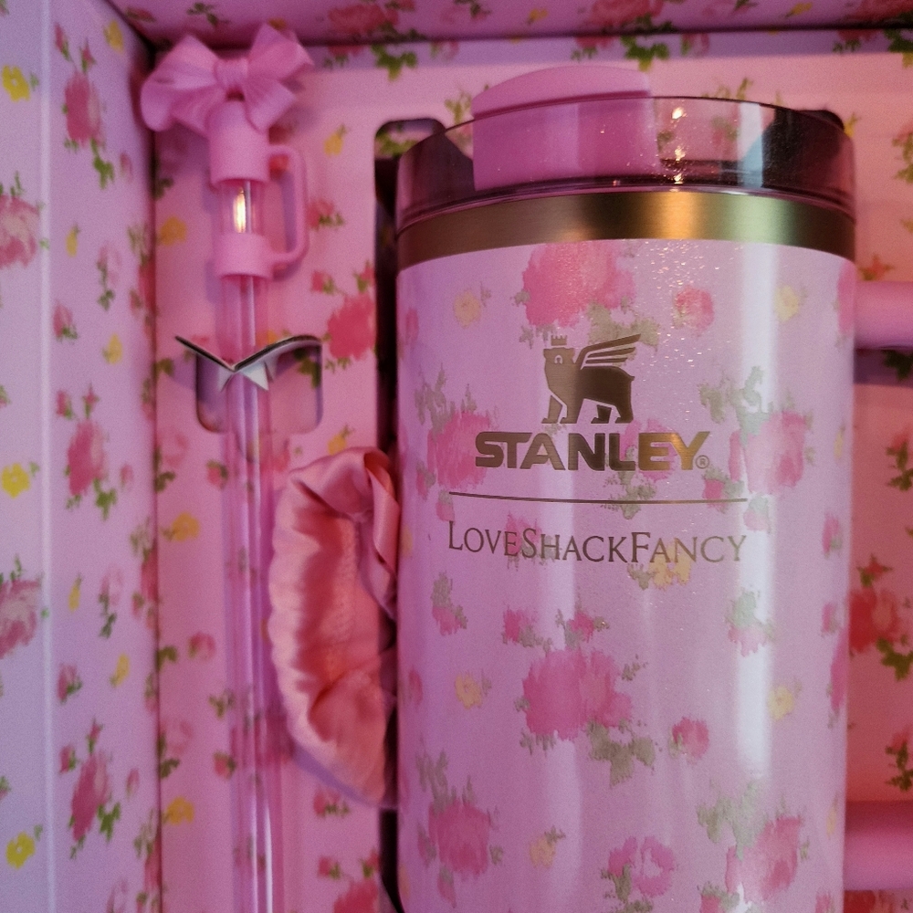 Stanley X LoveShackFancy Ibiza Sunset Quencher H2.0 Flowstate Tumbler 40 oz - Picture 6 of 10